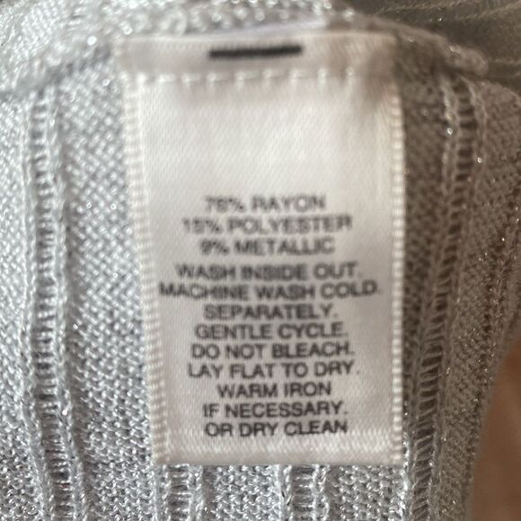 GUC White House Black Market Cardigan (size M) - Picture 7 of 7